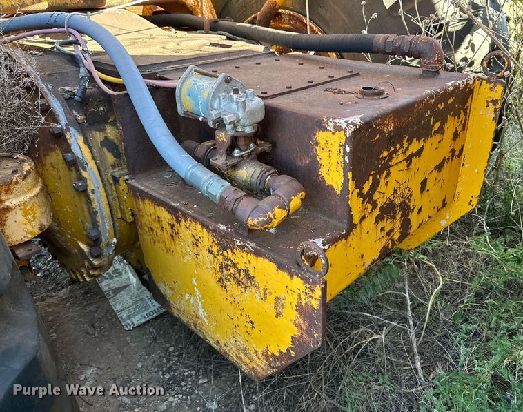 image for item DD3301 Caterpillar water wagon