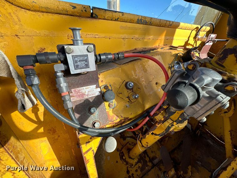 image for item DD3301 Caterpillar water wagon