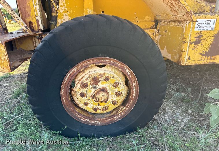 image for item DD3301 Caterpillar water wagon