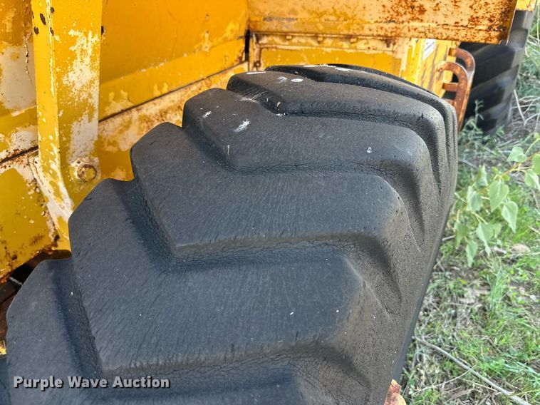 image for item DD3301 Caterpillar water wagon