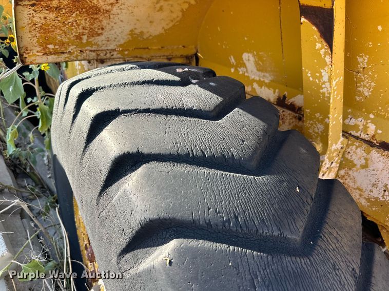 image for item DD3301 Caterpillar water wagon