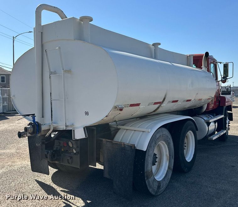 image for item DD3303 1999 Mack CH613 water truck