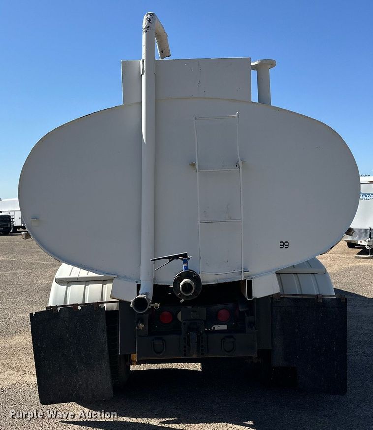 image for item DD3303 1999 Mack CH613 water truck