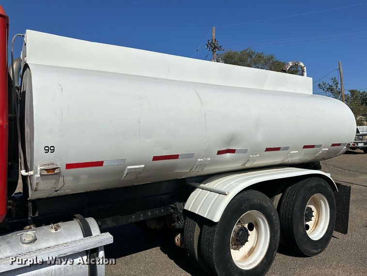 image for item DD3303 1999 Mack CH613 water truck