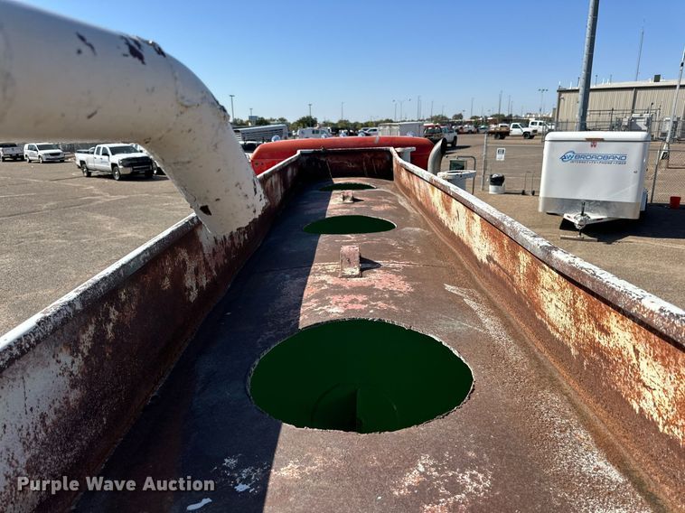 image for item DD3303 1999 Mack CH613 water truck