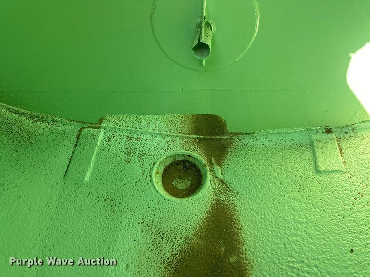 image for item DD3303 1999 Mack CH613 water truck