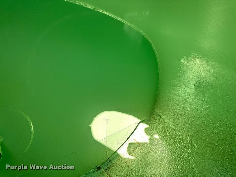 image for item DD3303 1999 Mack CH613 water truck