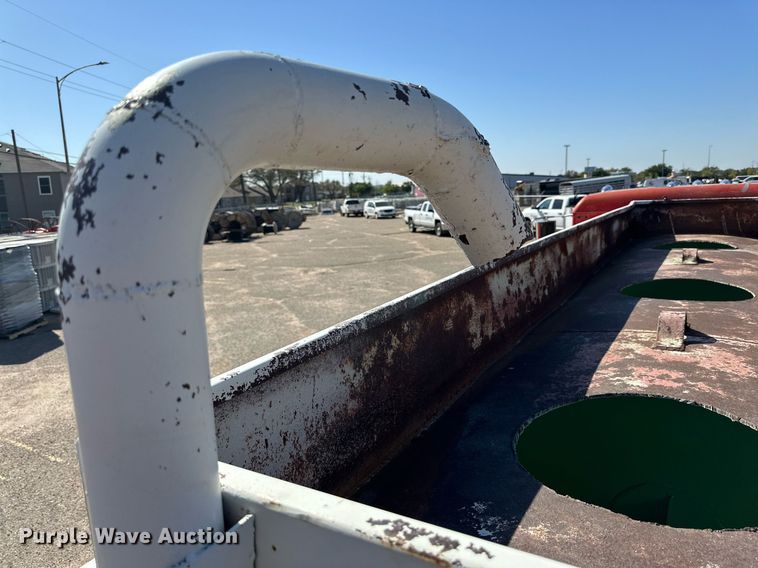 image for item DD3303 1999 Mack CH613 water truck