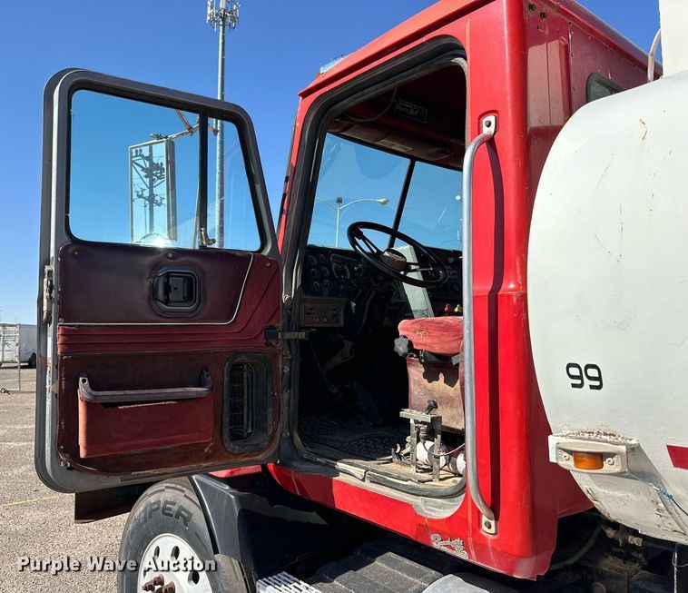 image for item DD3303 1999 Mack CH613 water truck