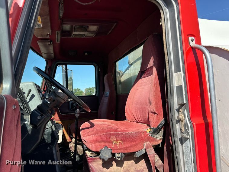 image for item DD3303 1999 Mack CH613 water truck