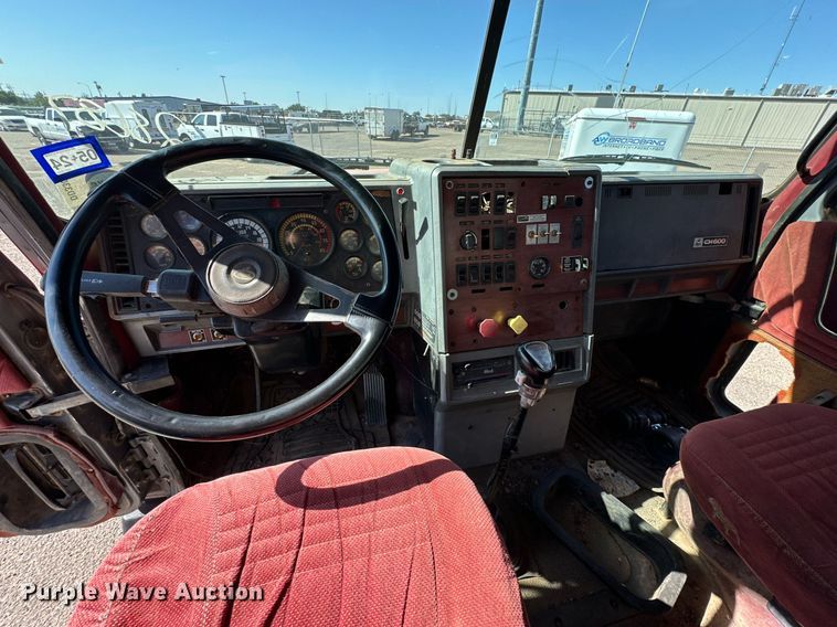 image for item DD3303 1999 Mack CH613 water truck