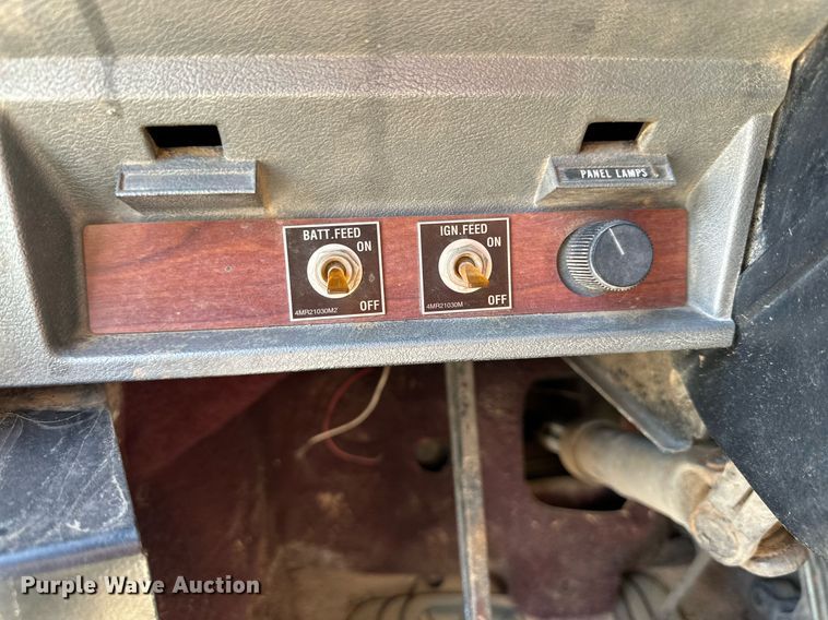 image for item DD3303 1999 Mack CH613 water truck