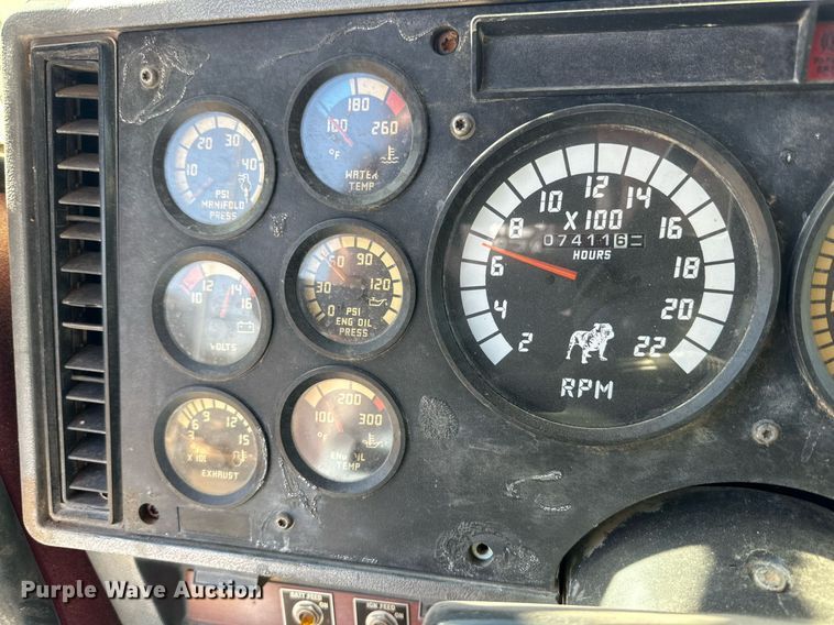 image for item DD3303 1999 Mack CH613 water truck