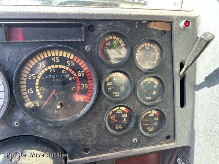 image for item DD3303 1999 Mack CH613 water truck