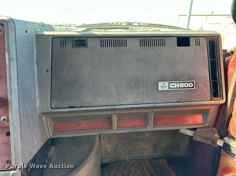 image for item DD3303 1999 Mack CH613 water truck