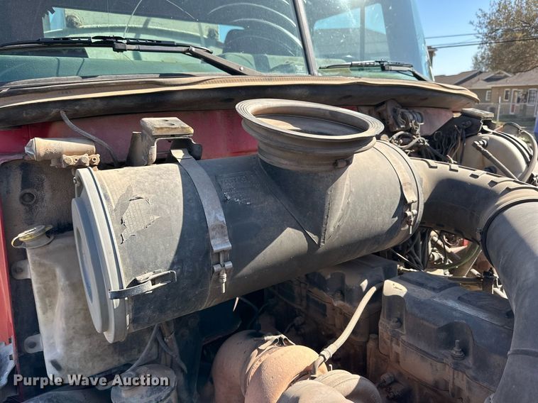 image for item DD3303 1999 Mack CH613 water truck