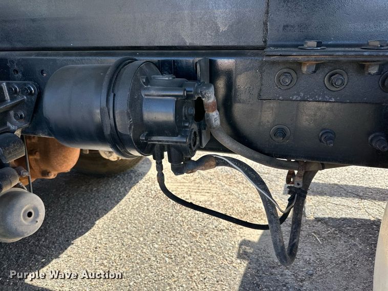 image for item DD3303 1999 Mack CH613 water truck