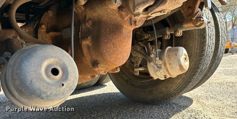 image for item DD3303 1999 Mack CH613 water truck