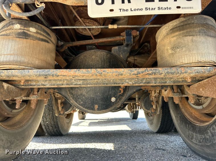 image for item DD3303 1999 Mack CH613 water truck