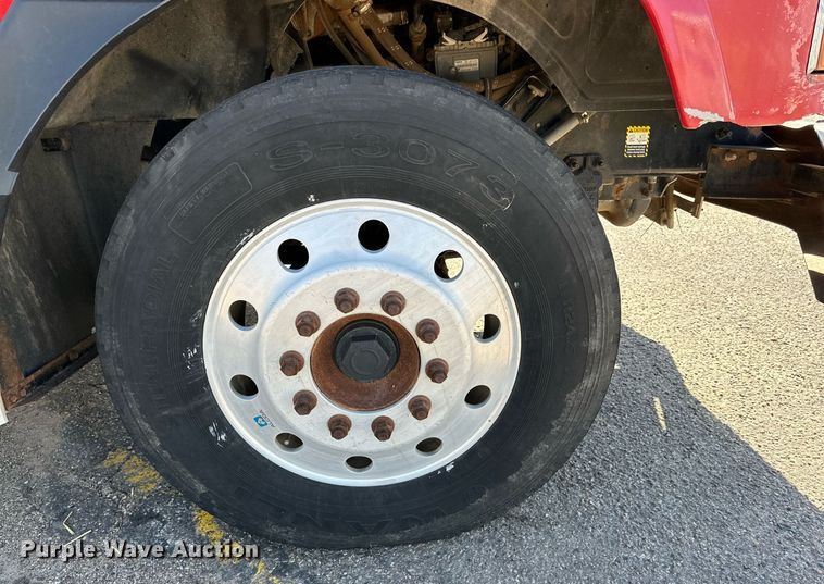 image for item DD3303 1999 Mack CH613 water truck