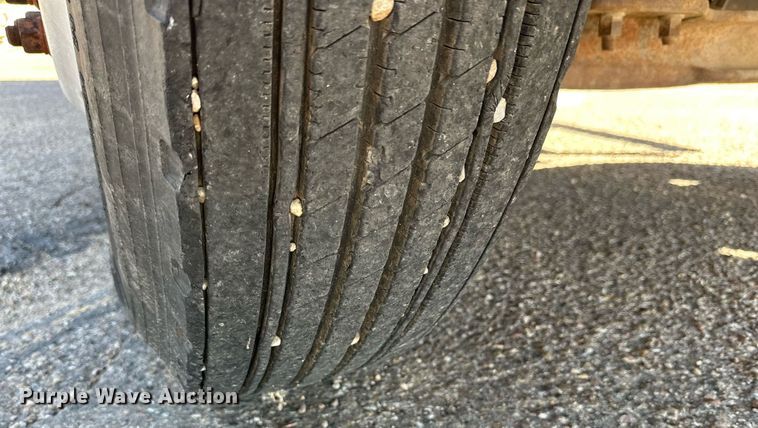 image for item DD3303 1999 Mack CH613 water truck