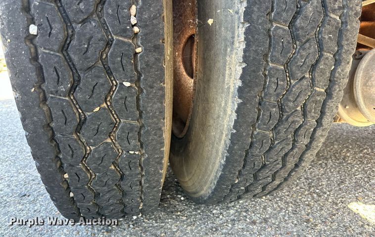 image for item DD3303 1999 Mack CH613 water truck