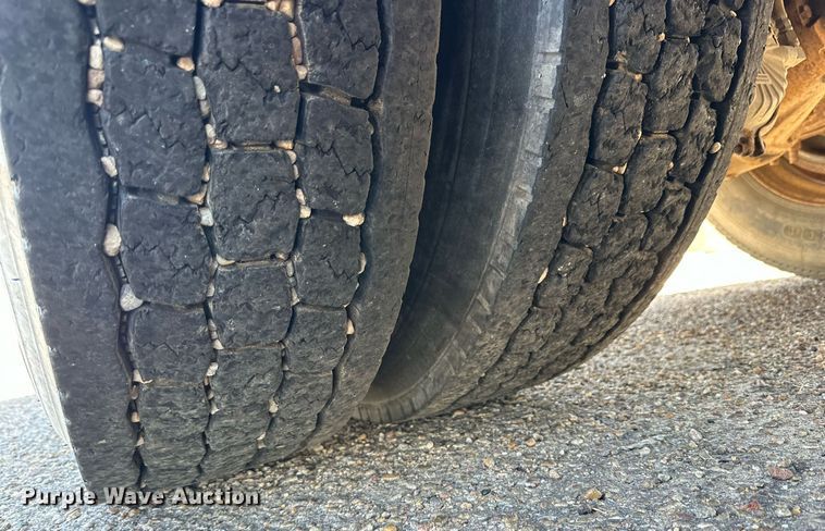 image for item DD3303 1999 Mack CH613 water truck