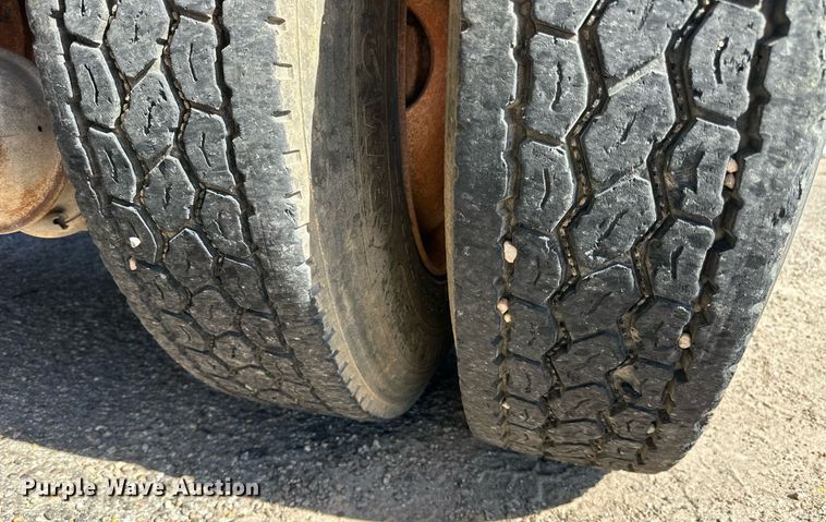 image for item DD3303 1999 Mack CH613 water truck