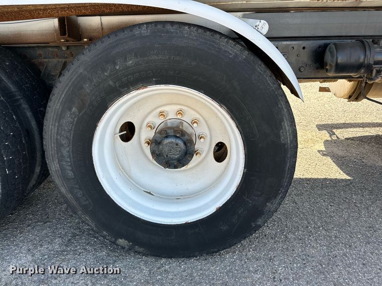 image for item DD3303 1999 Mack CH613 water truck