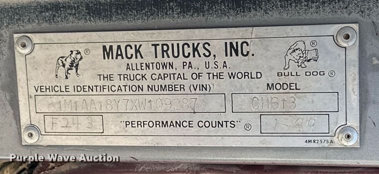 image for item DD3303 1999 Mack CH613 water truck