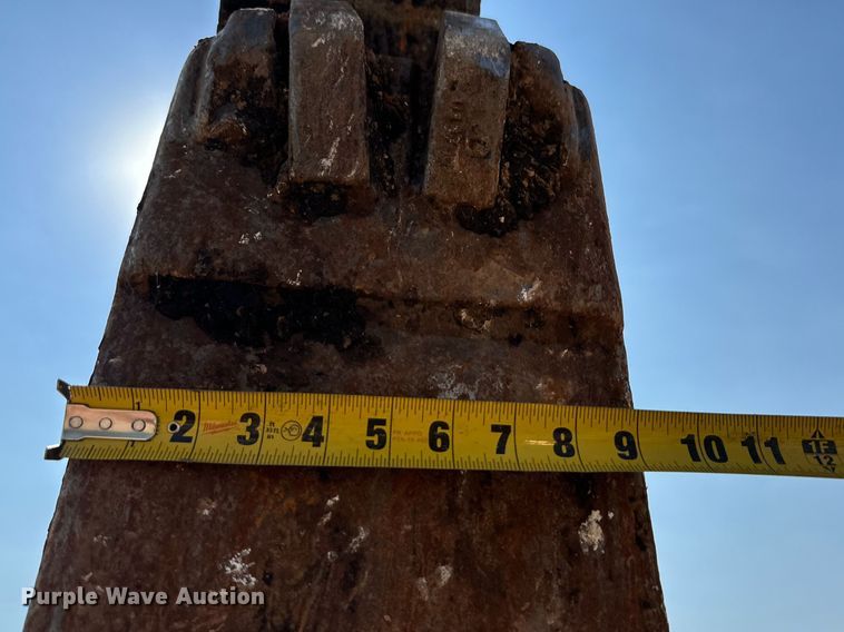 image for item DD3316 2012 John Deere 310J backhoe