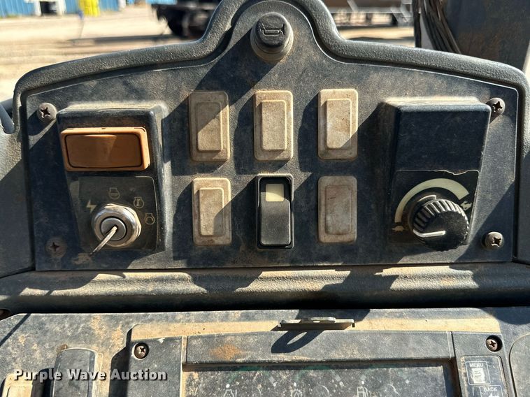 image for item DD3316 2012 John Deere 310J backhoe