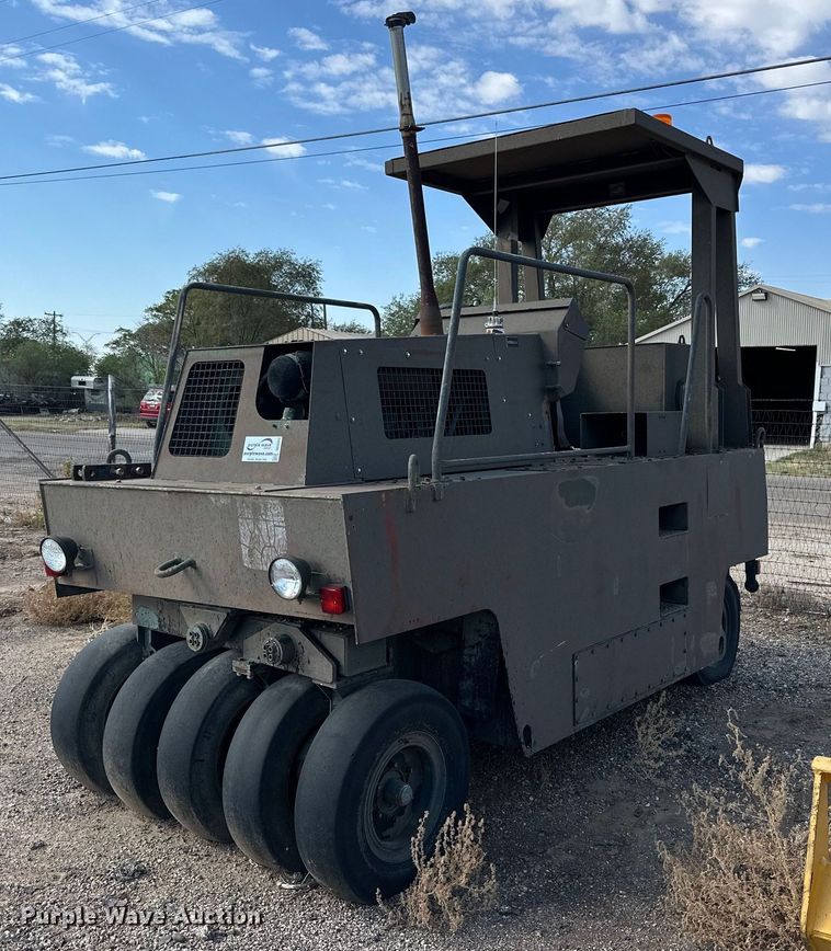 image for item DD3363 Hamm GRW5 pneumatic roller