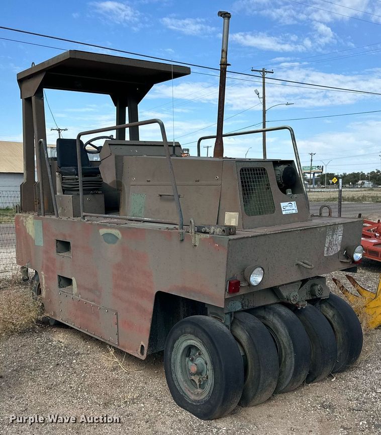 image for item DD3363 Hamm GRW5 pneumatic roller