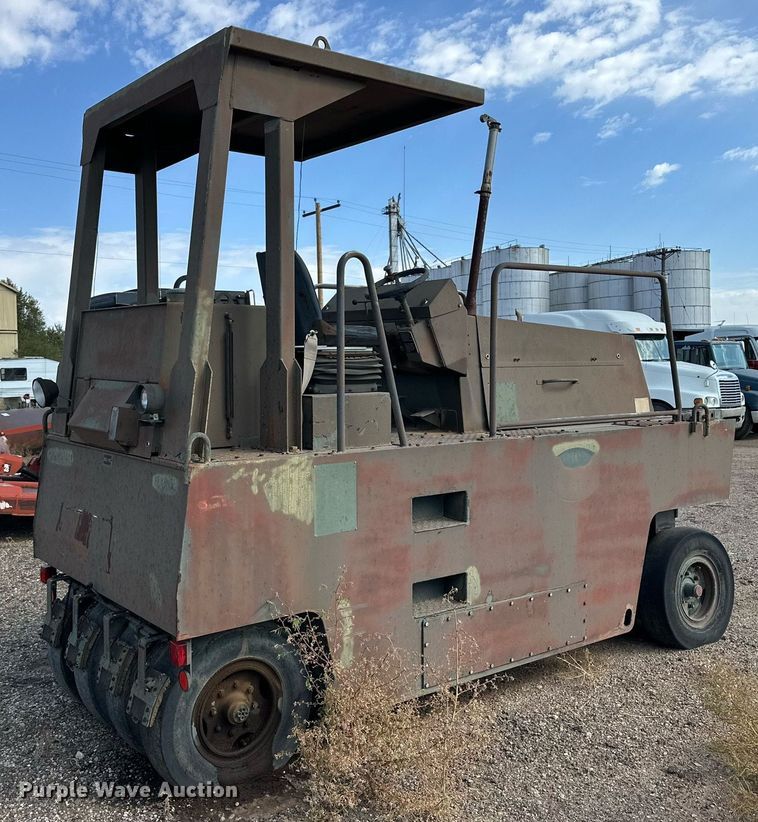 image for item DD3363 Hamm GRW5 pneumatic roller