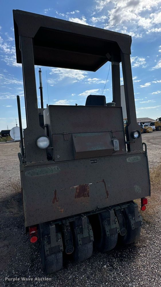 image for item DD3363 Hamm GRW5 pneumatic roller