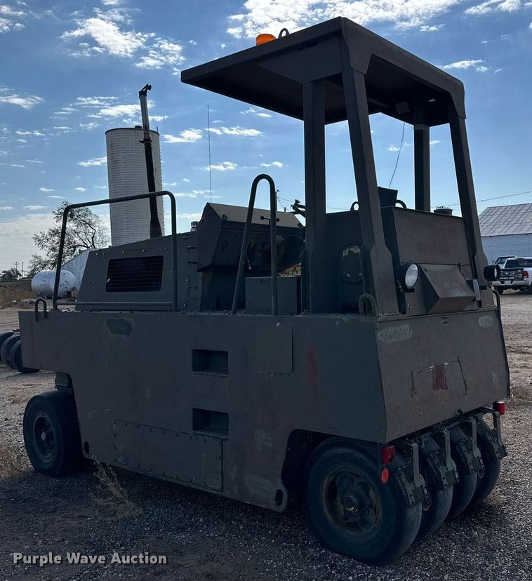 image for item DD3363 Hamm GRW5 pneumatic roller