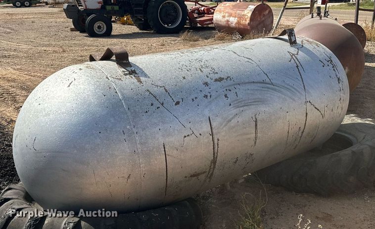 image for item DD3366 (2) propane tanks