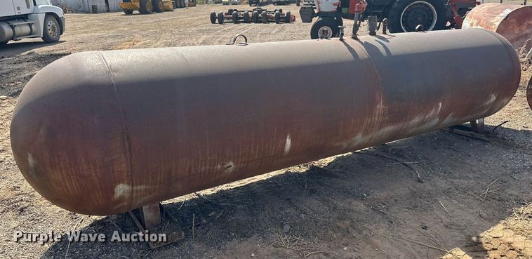 image for item DD3366 (2) propane tanks