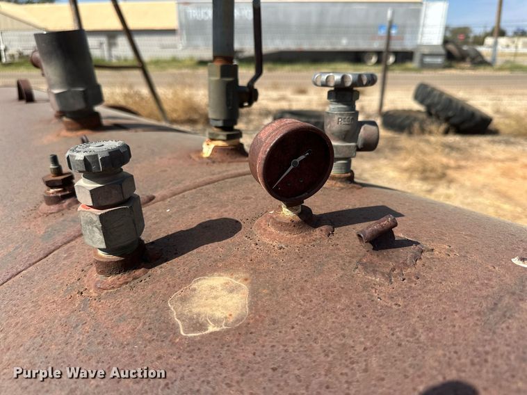 image for item DD3366 (2) propane tanks