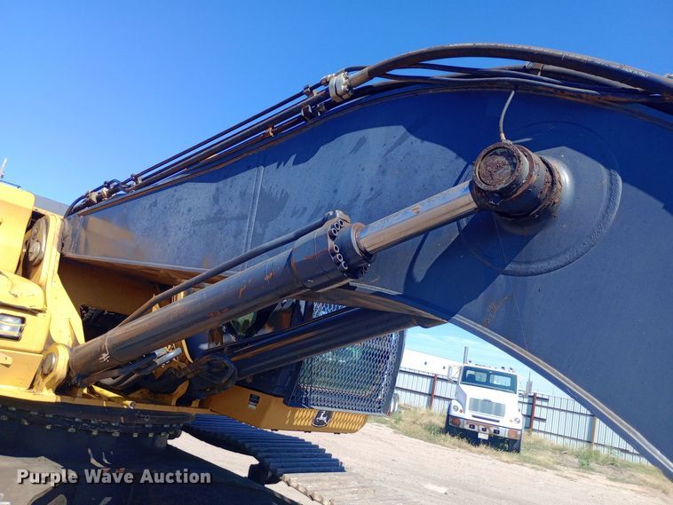 image for item DH1448 2006 John Deere 350D excavator