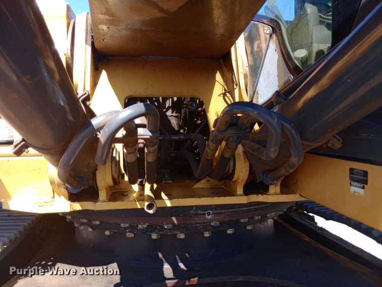 image for item DH1448 2006 John Deere 350D excavator