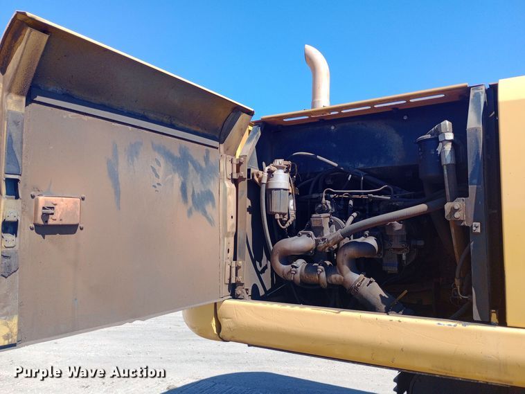 image for item DH1448 2006 John Deere 350D excavator