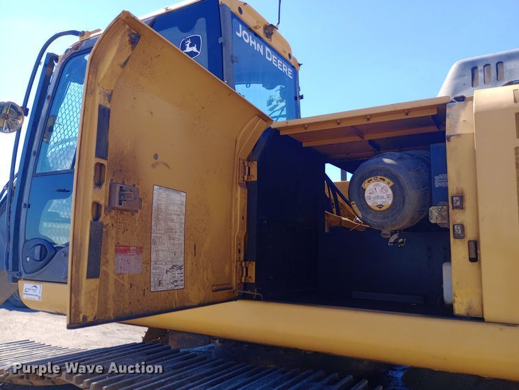 image for item DH1448 2006 John Deere 350D excavator