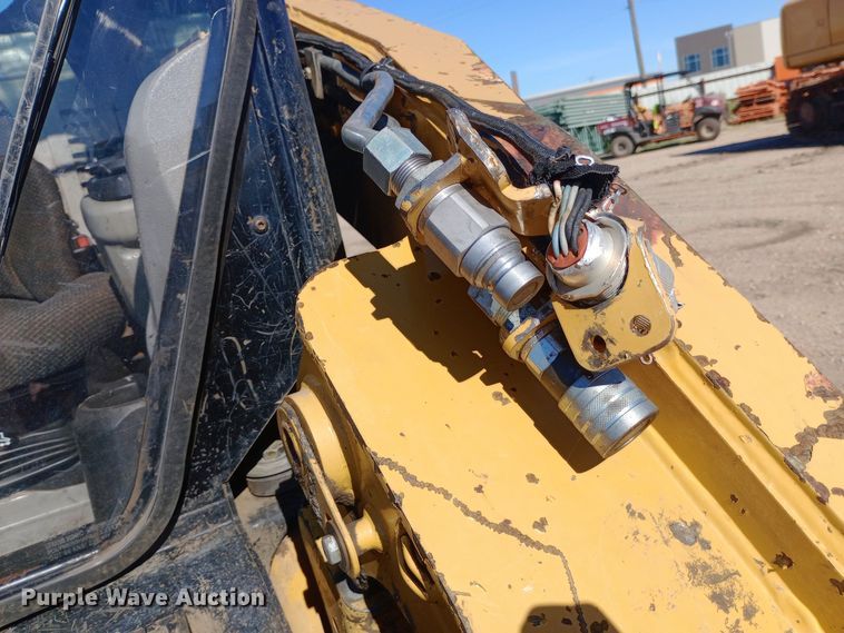 image for item DH1449 2012 Caterpillar  272C skid steer loader