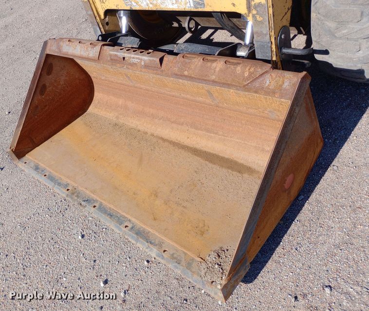 image for item DH1449 2012 Caterpillar  272C skid steer loader