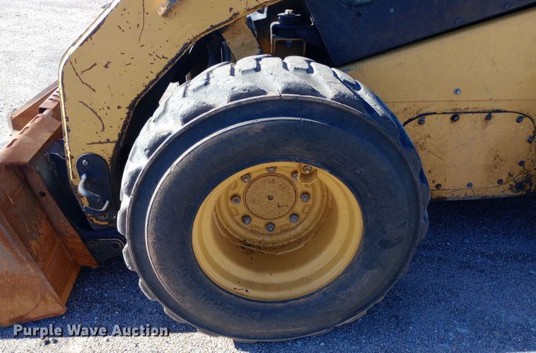 image for item DH1449 2012 Caterpillar  272C skid steer loader