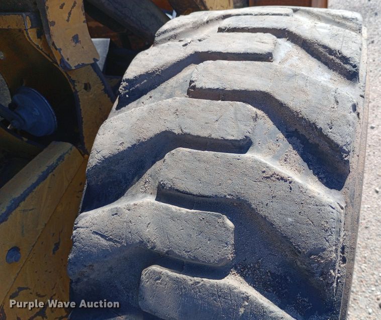 image for item DH1449 2012 Caterpillar  272C skid steer loader