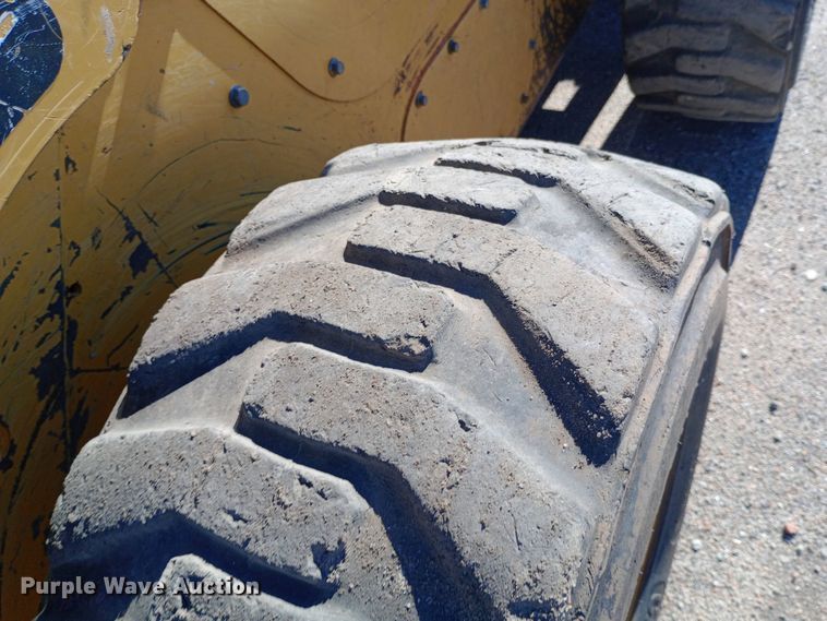 image for item DH1449 2012 Caterpillar  272C skid steer loader