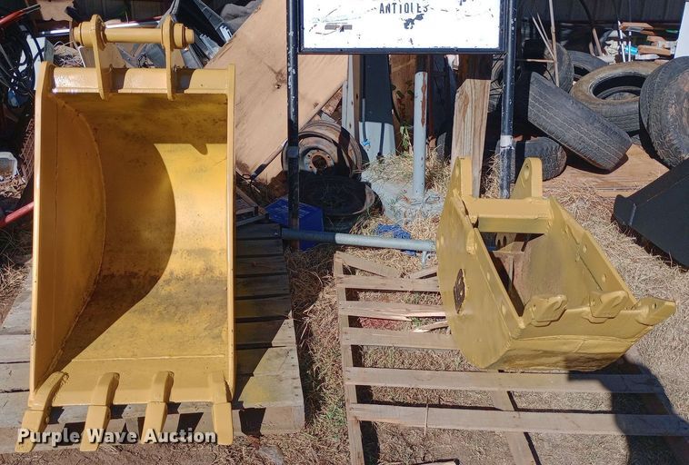 image for item DH1477 (2) buckets